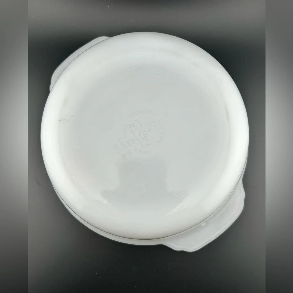 Vintage 1 1/2-quart Ovenware, Wheat Pattern by Fire King